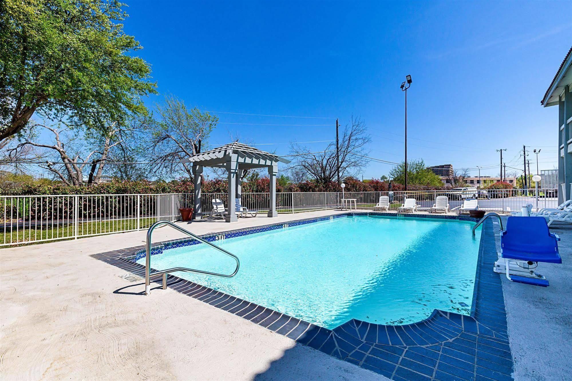 Motel 6-Dallas, Tx - Market Center Exterior photo